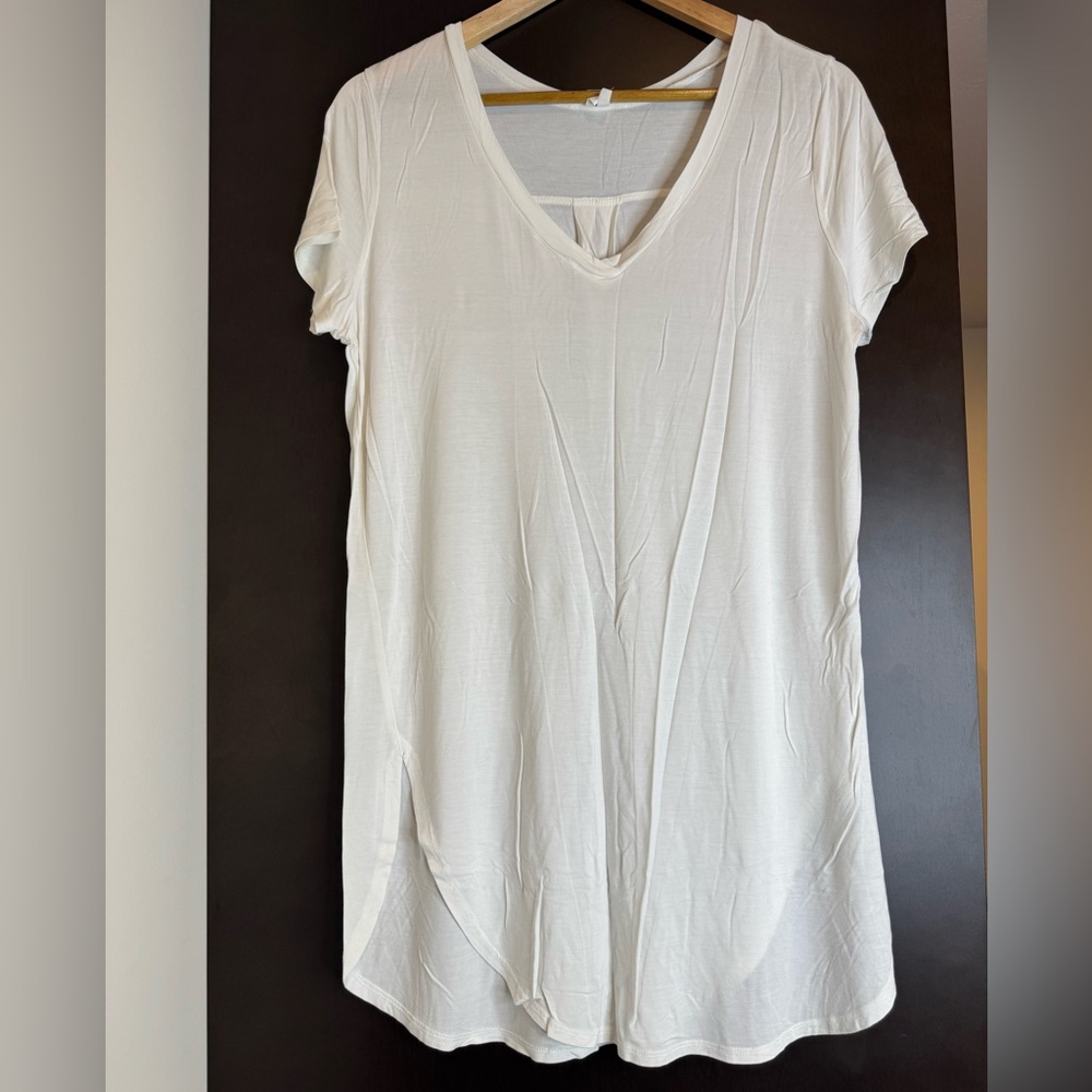 Chic White V-Neck Women's Tee